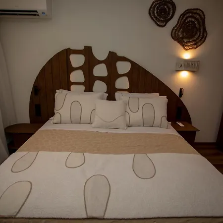Kleopatra & Hotel kapsułowy Gjirokastra